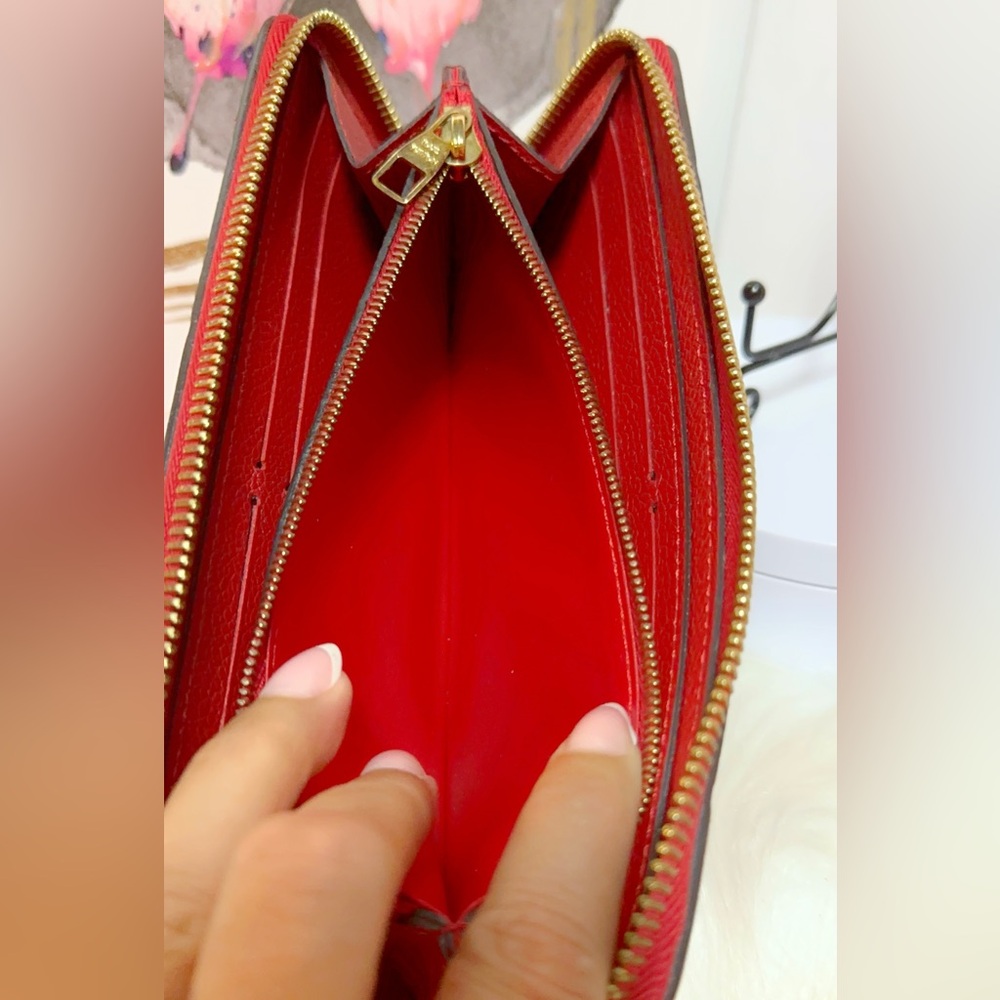 Louis Vuitton Zippy Wallet in Monogram Empreinte Leather - Picture 7 of 15